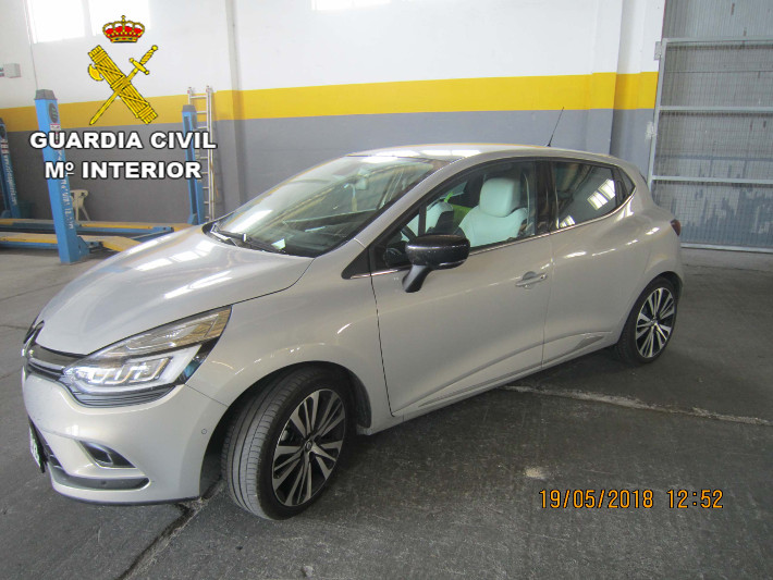 La Guardia Civil descubre un coche robado cuando pretendan embarcarlo hacia Melilla